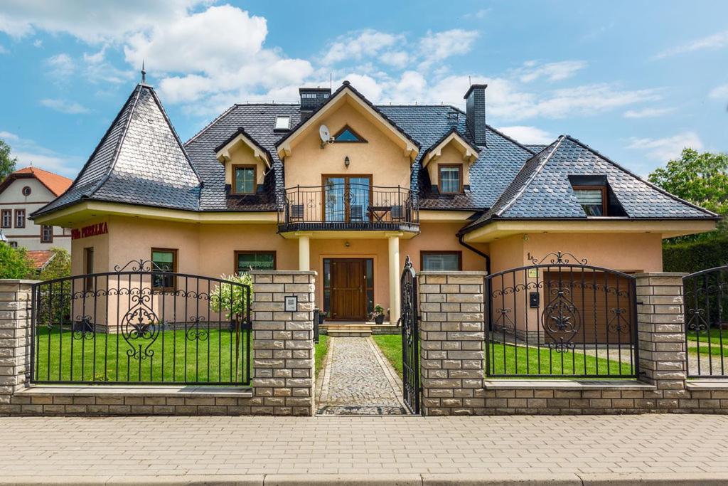 Willa Perełka Kudowa-Zdrój Exteriör bild